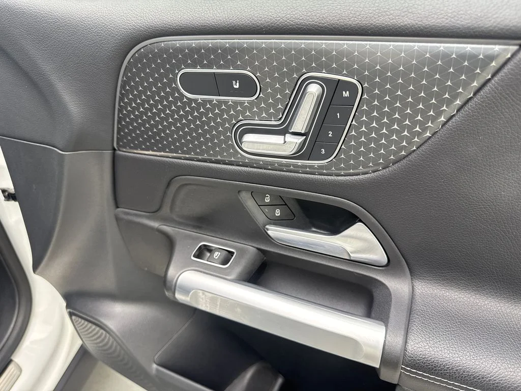 Used 2025 White Mercedes-Benz GLB 250 image 48