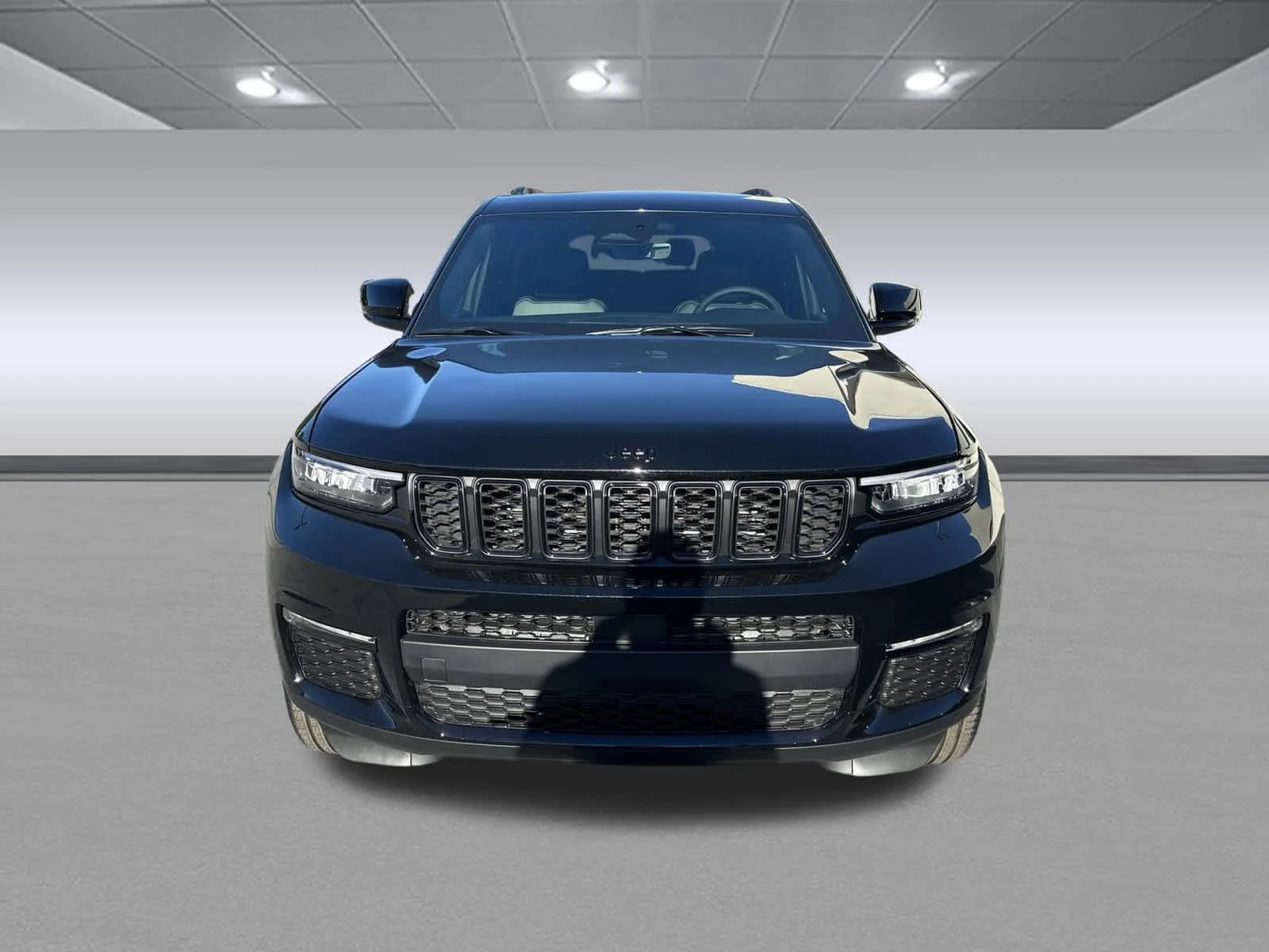 New 2025 Diamond Black Crystal Pearl-Coat Exterior Paint Jeep Limited image 2