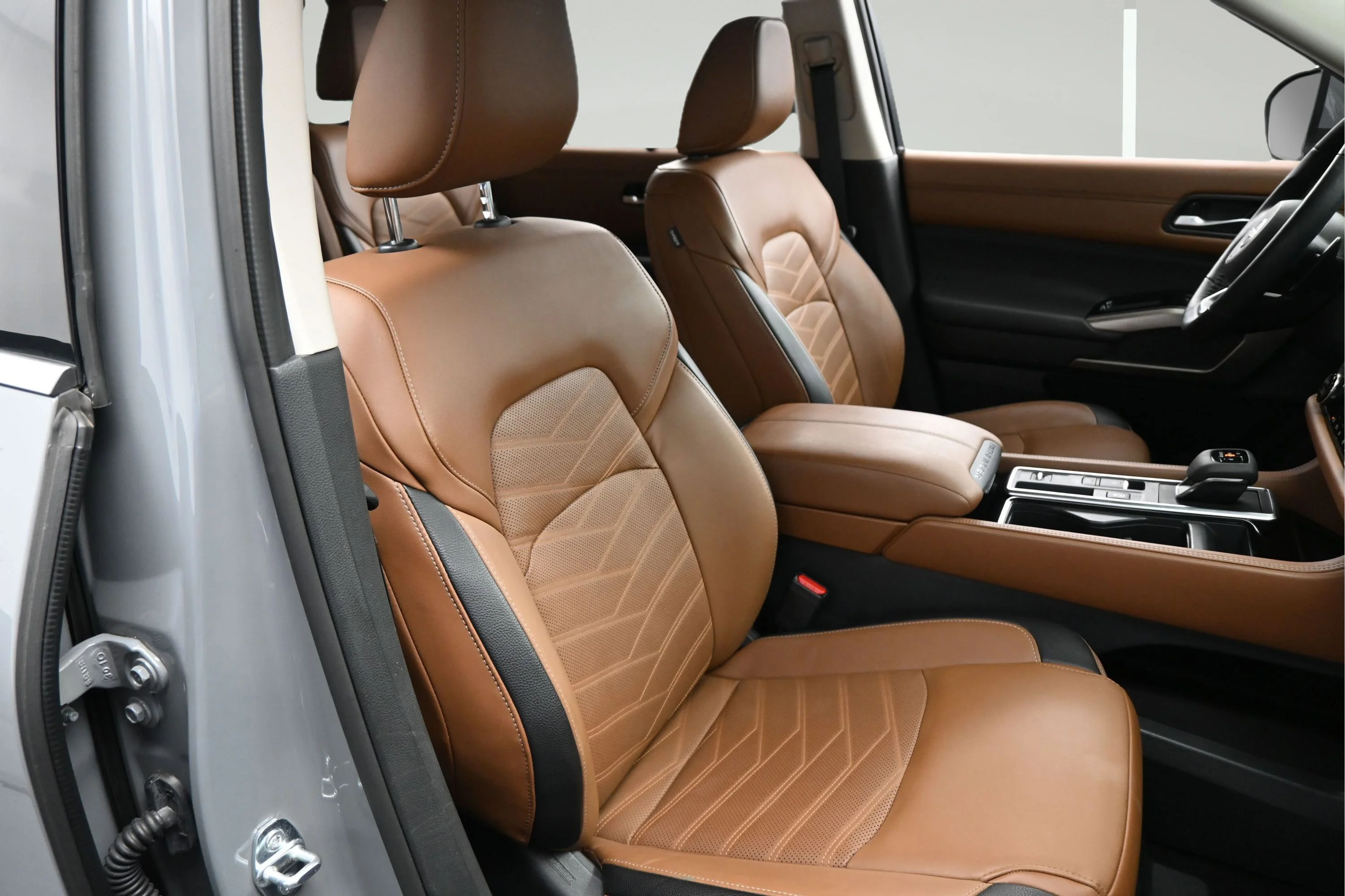 Certified Used 2024 Boulder Gray Pearl Nissan Platinum image 15