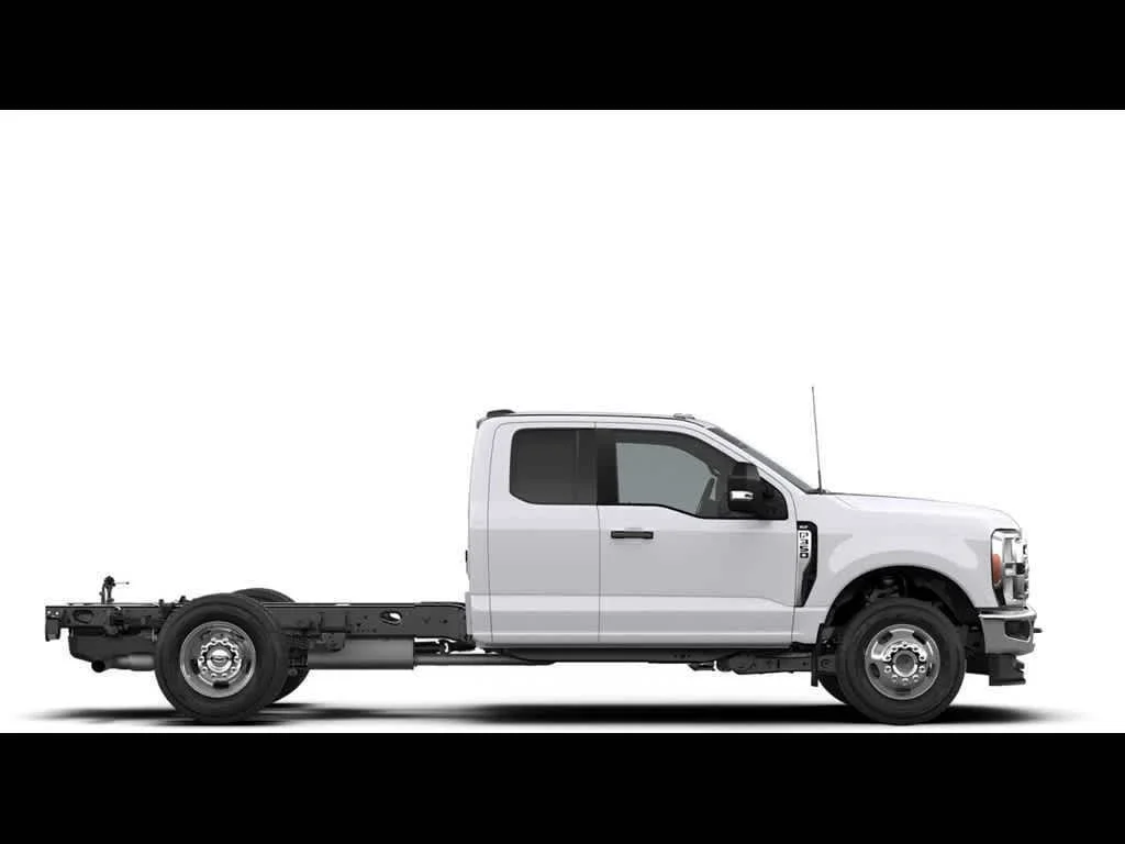 New 2026 Oxford White Ford F-350® XLT image 27