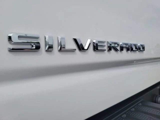 New 2026 Summit White Chevrolet Custom image 29