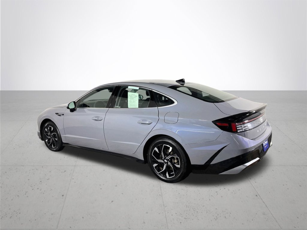 Used 2025 Blue Hyundai SEL image 8