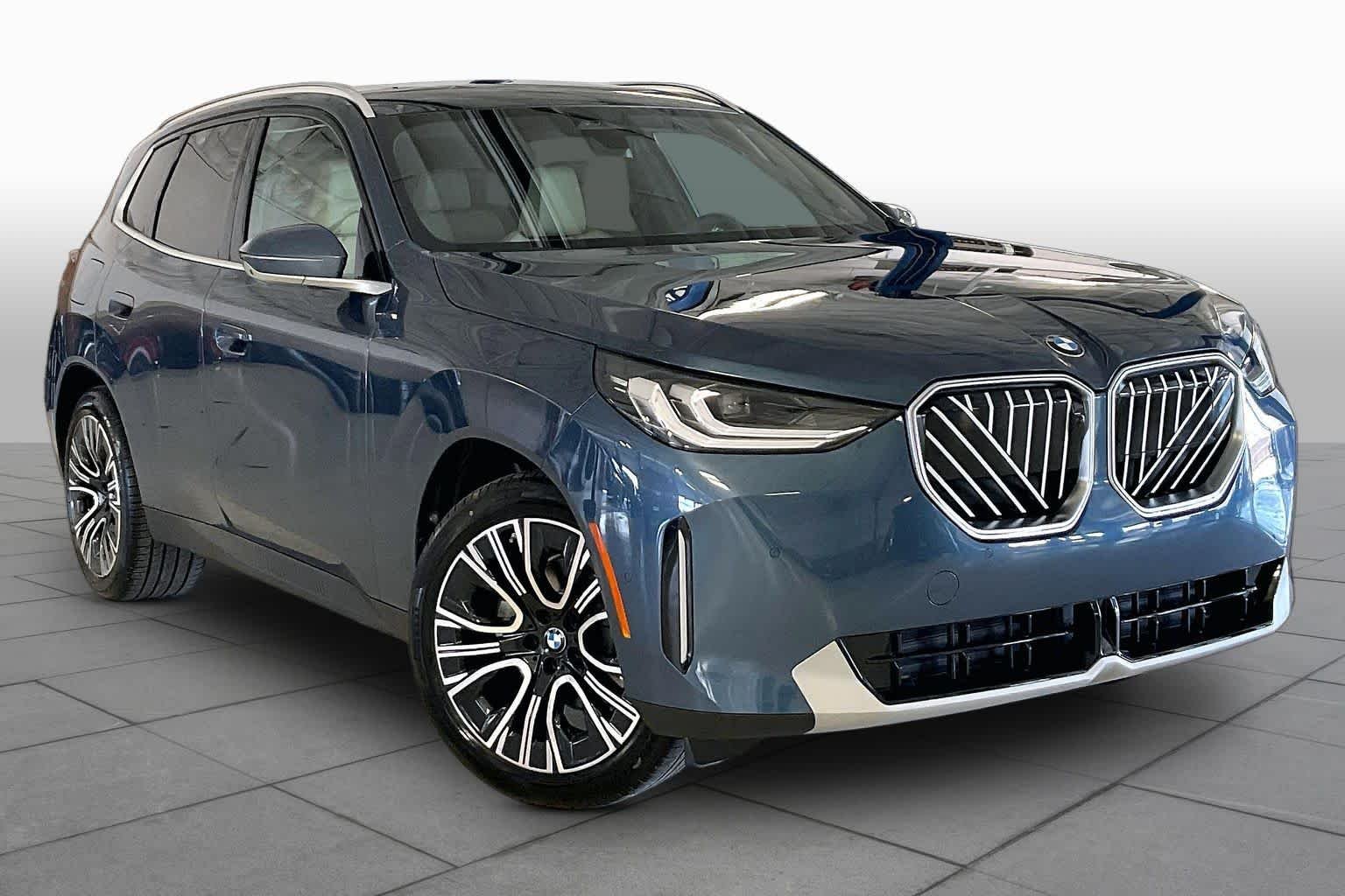 New 2026 Arctic Race Blue metallic BMW 30 xDrive image 2