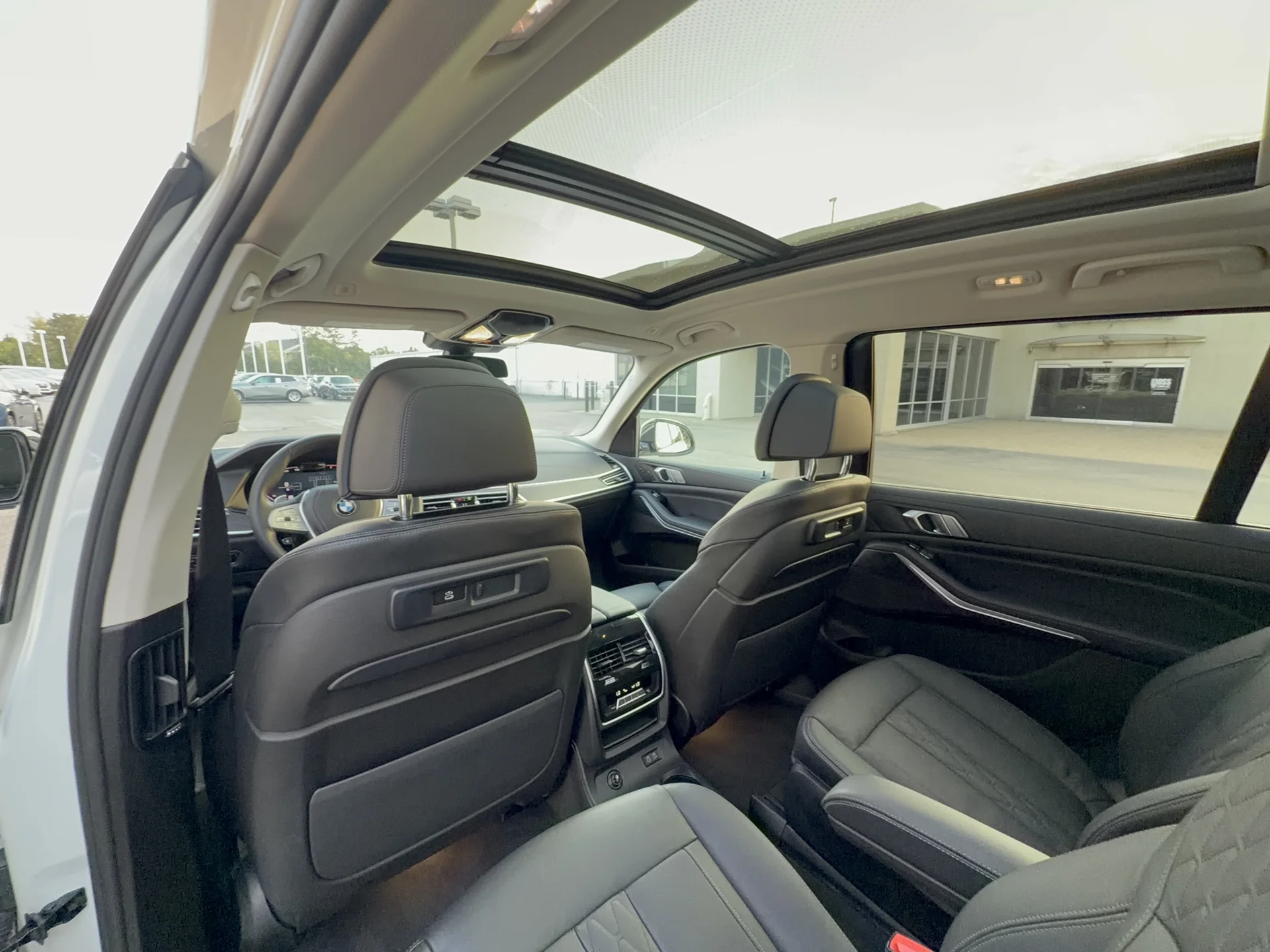 Used 2022 Alpine White BMW xDrive40i image 31