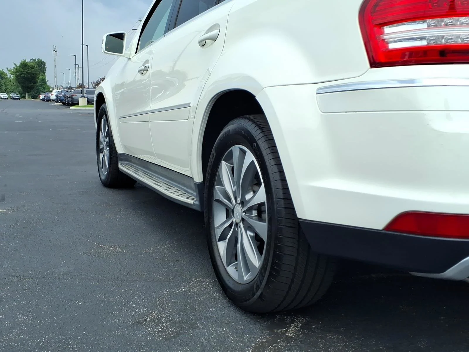 Used 2012 Arctic White Mercedes-Benz GL 450 image 33