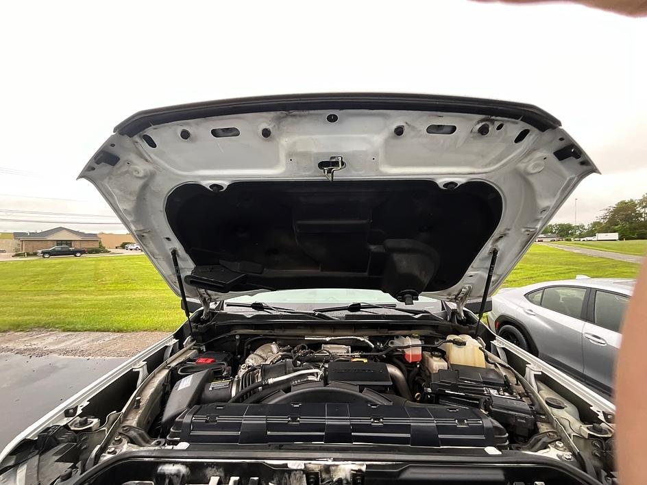 Used 2021 White GMC AT4 image 39