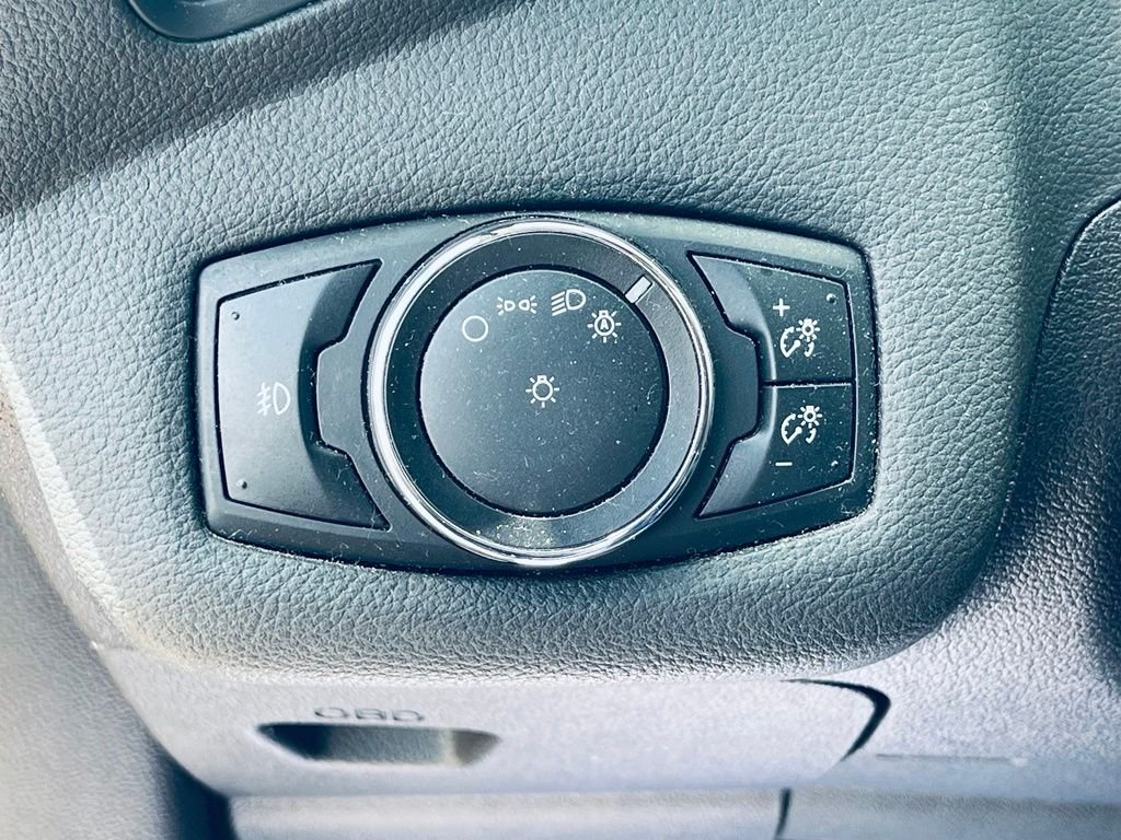 Used 2014 Blue Ford SE image 14