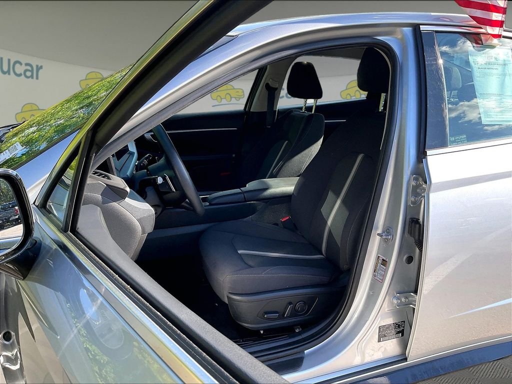 Used 2024 Silver Hyundai SEL image 10