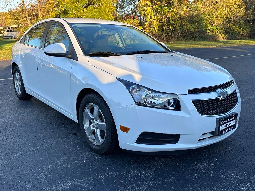 Used 2014 Chevrolet Cruze 1LT with VIN 1G1PC5SB9E7313962 for sale in Greenfield, WI