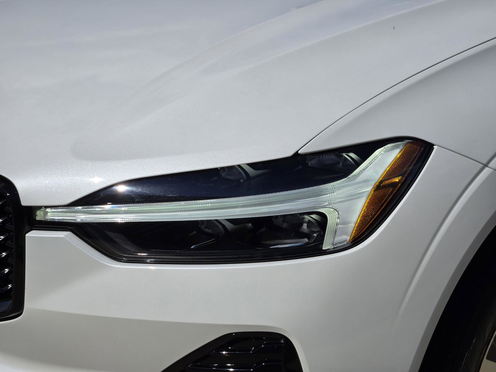 Used 2025 White Volvo Core image 8