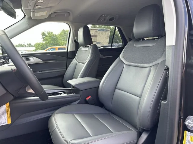 New 2026 Agate Black Metallic Ford Active image 45