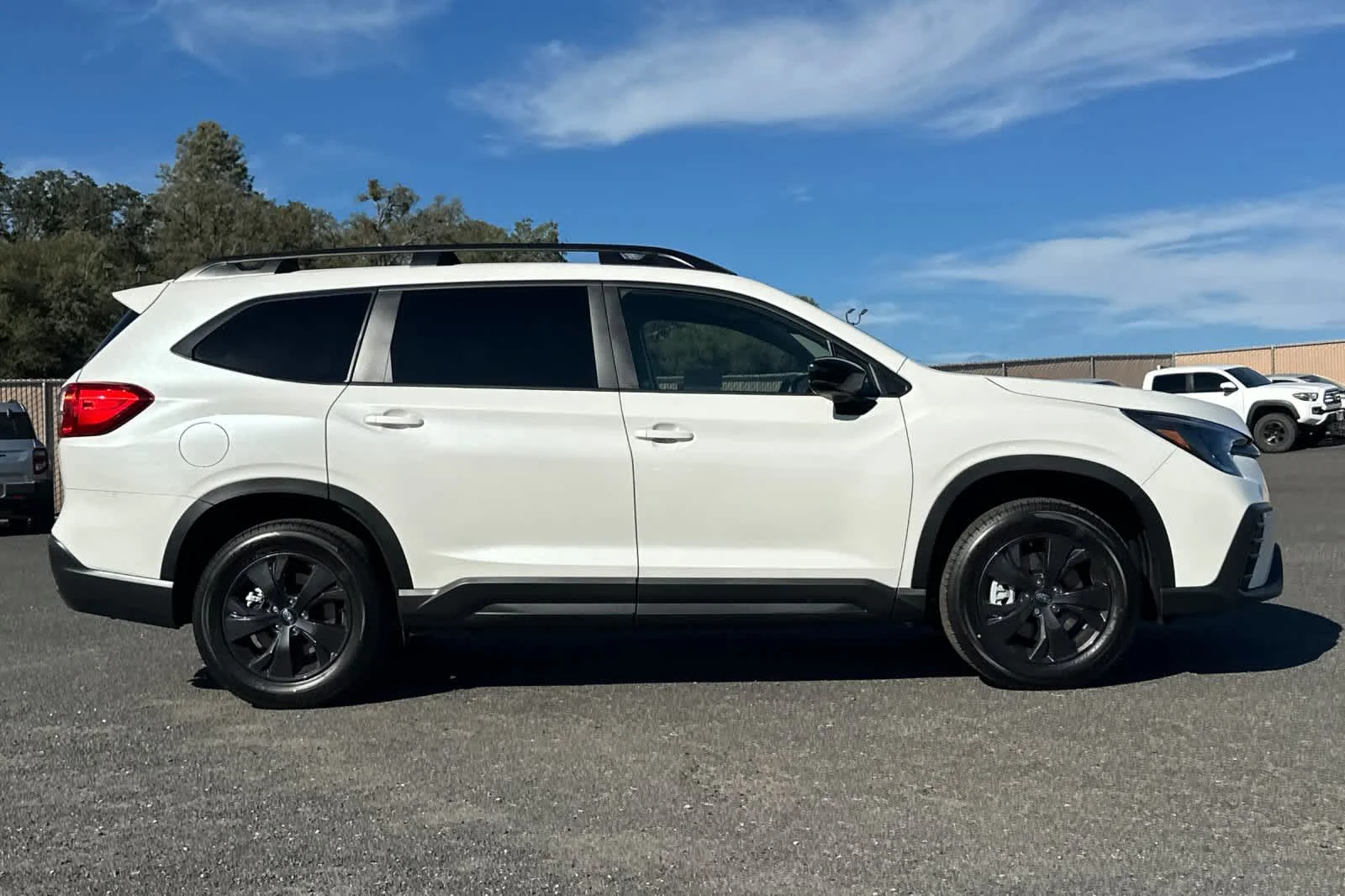 New 2026 CRYSTAL WHITE PEARL Subaru Premium 7-Passenger image 2