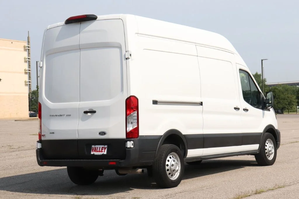 Used 2022 Oxford White Ford Base image 9