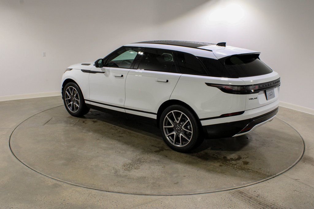 Certified Used 2026 Fuji White Land Rover Dynamic SE image 3