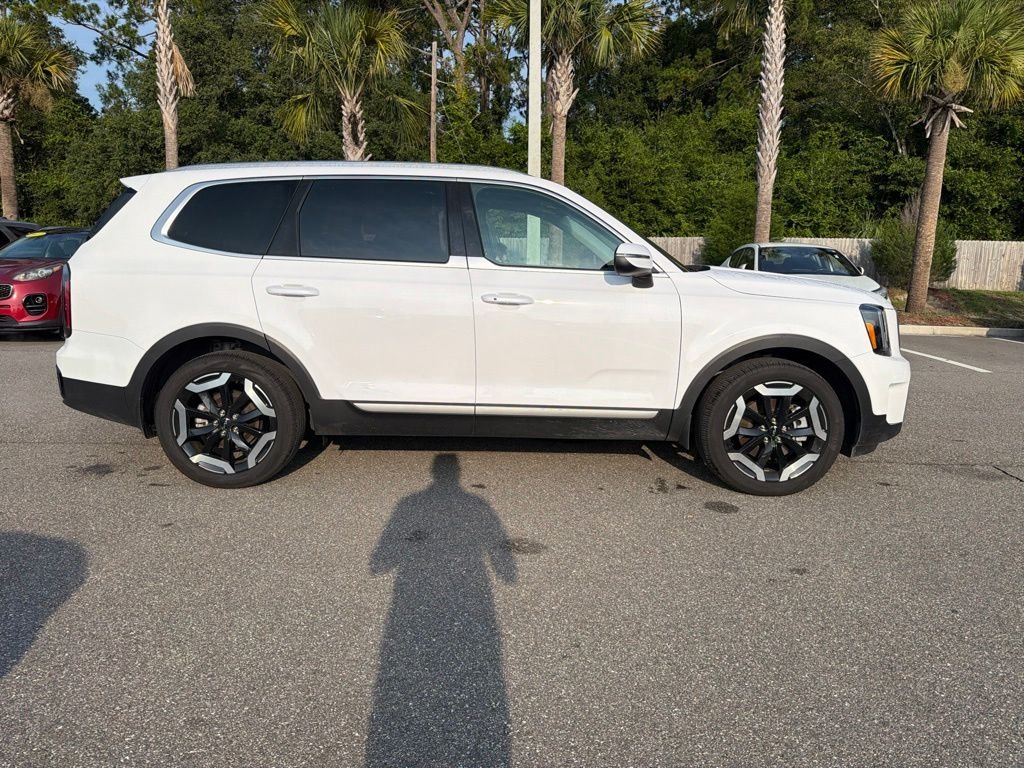 Certified Used 2025 White Kia EX image 3