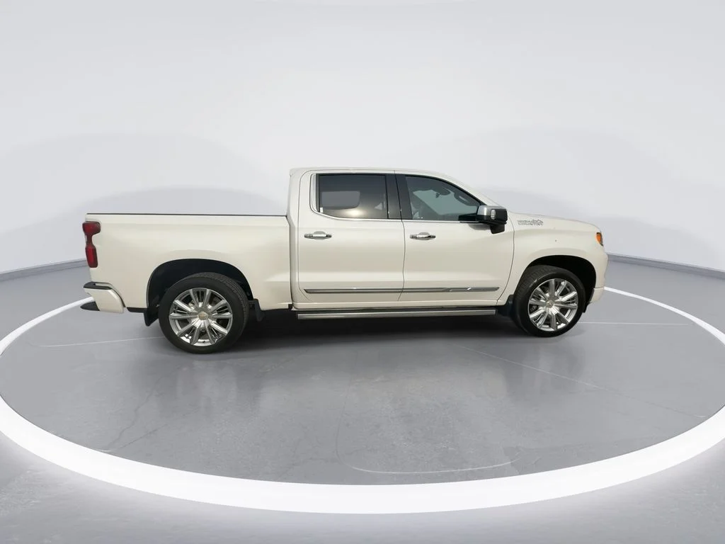 Used 2024 Beige Chevrolet High Country image 9
