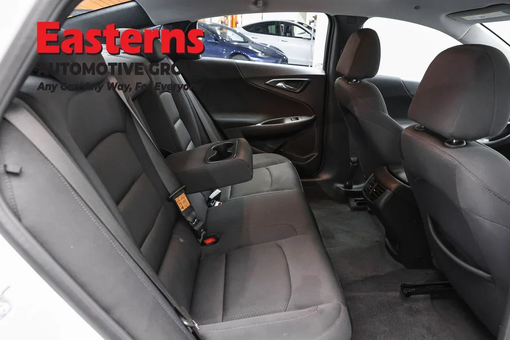 Used 2025 White Chevrolet LT image 23