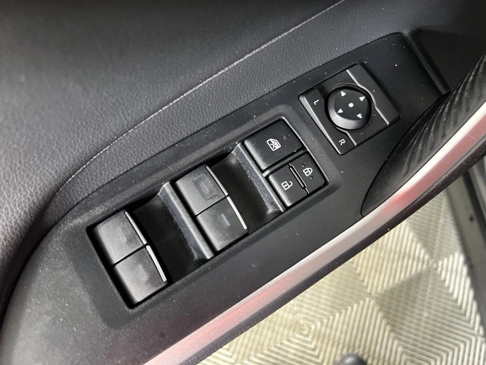Used 2022 Gy Toyota Hybrid Limited image 33