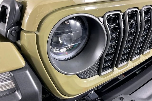 Used 2025 Green Jeep Mojave image 27