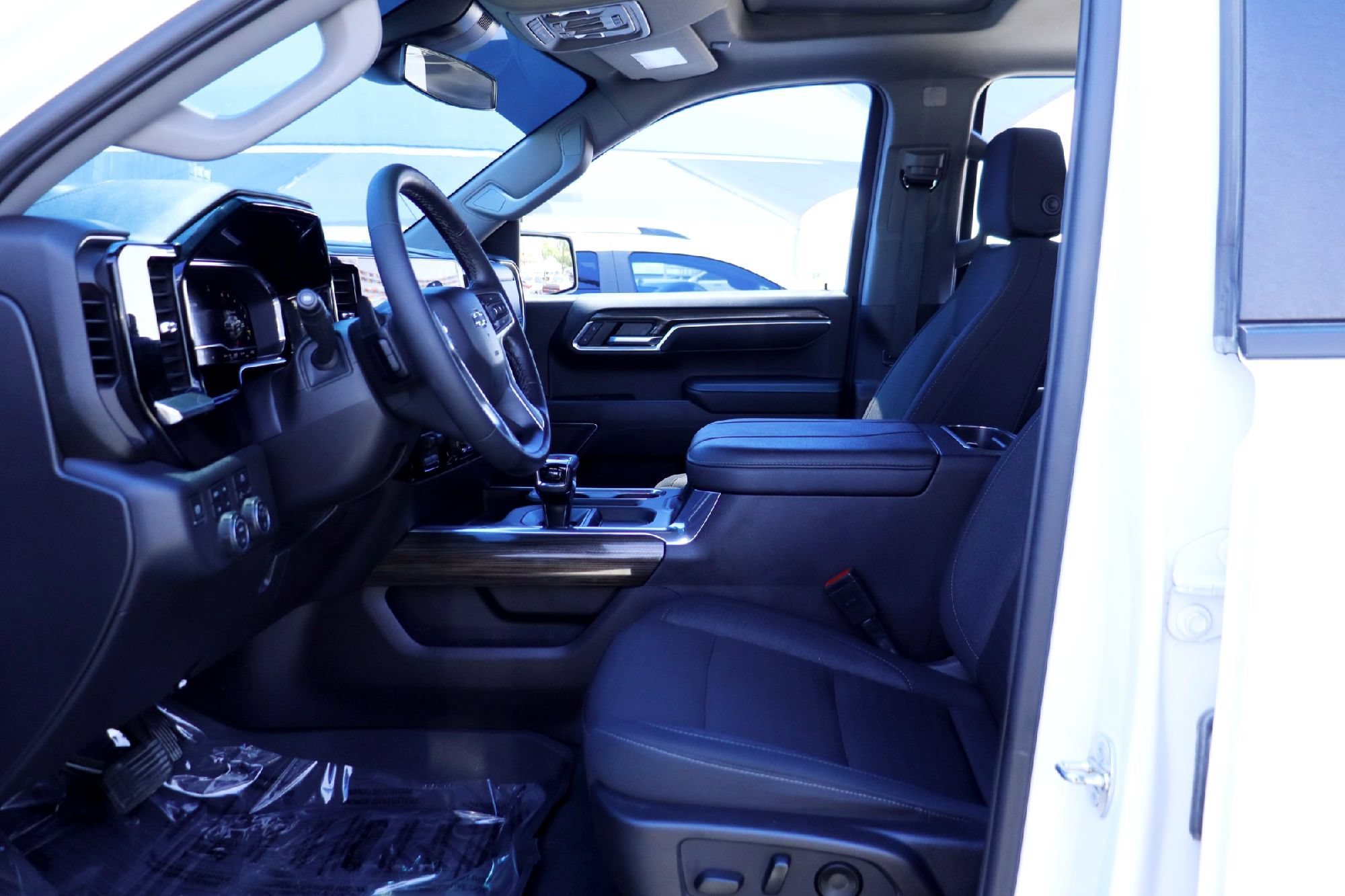 Used 2024 Summit White Chevrolet LT Trail Boss image 9