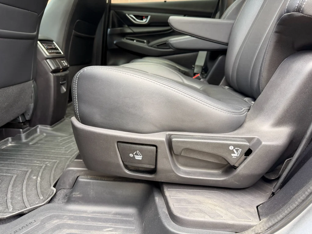 Used 2023 Ice Silver Metallic Subaru Limited image 18