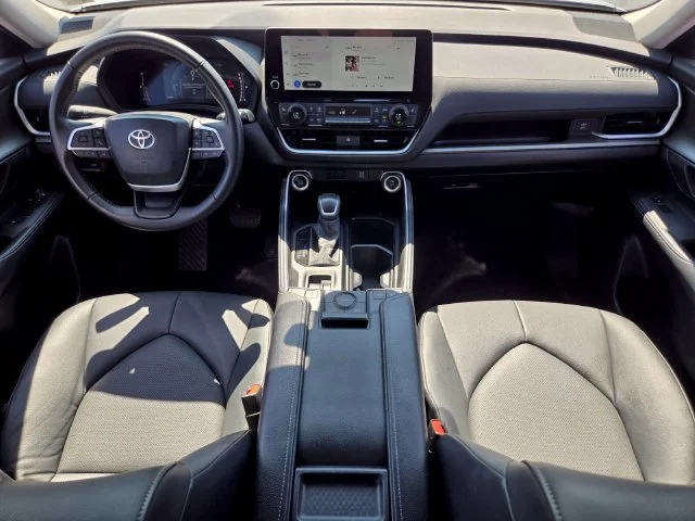 Used 2025 Silver Toyota XLE image 14