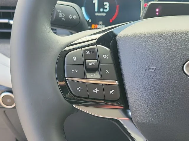 New 2026 Star White Metallic Tri-Coat Ford Platinum™ image 24