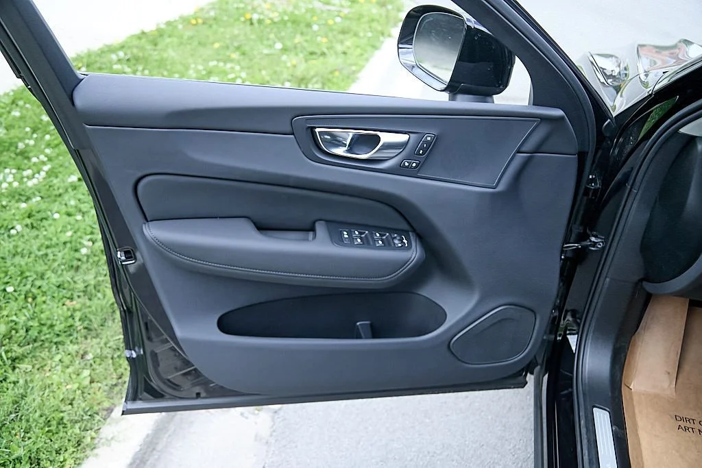New 2026 Onyx Black Volvo Plus image 10