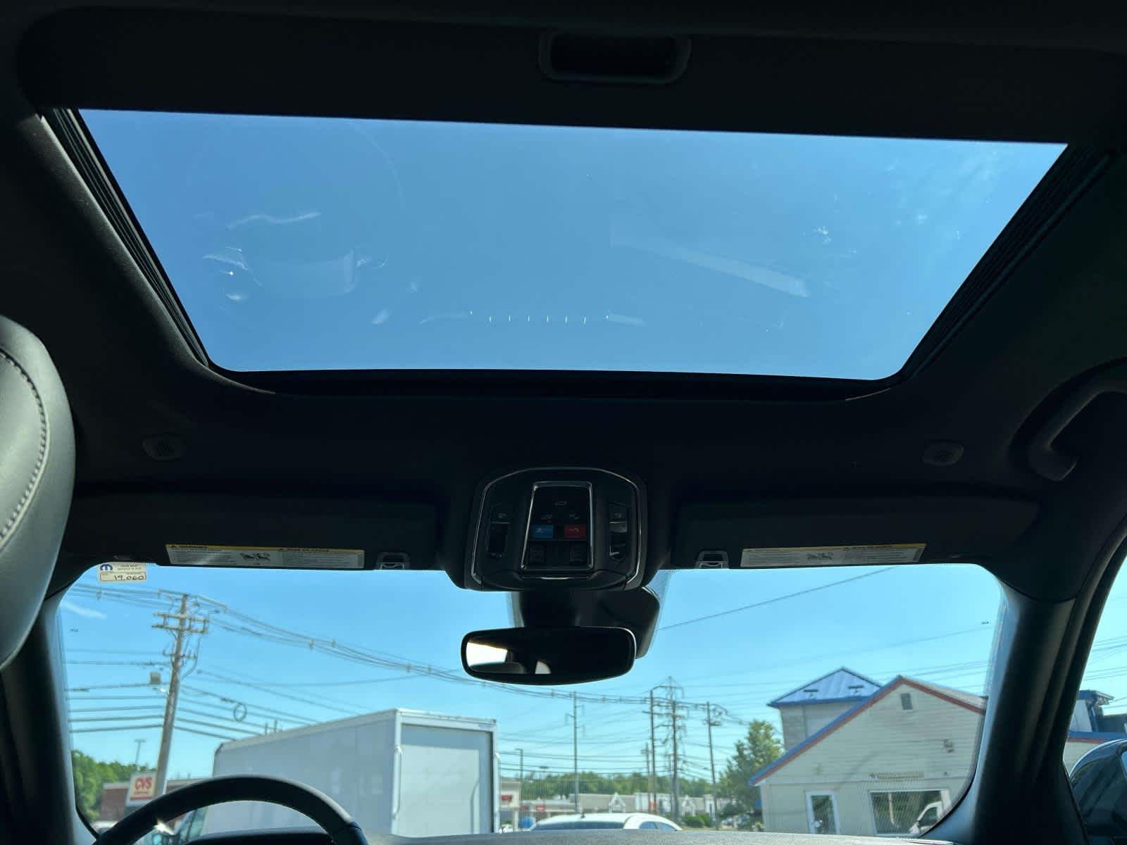 Certified Used 2023 Diamond Black Crystal Pearlcoat Jeep Altitude X image 10