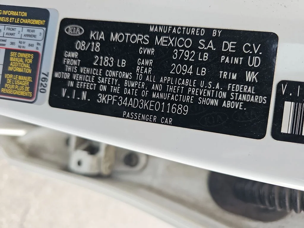 Used 2019 White Kia S image 33