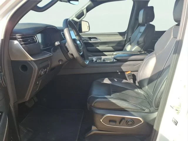 Used 2024  Jeep Series II image 19