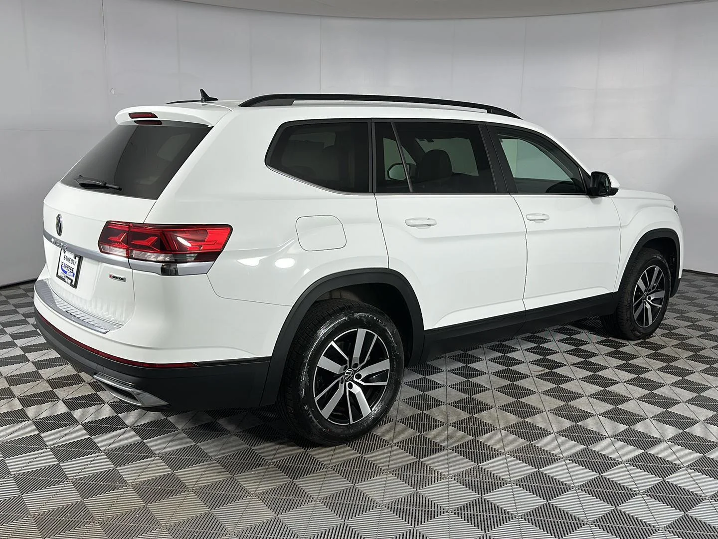 Used 2022 Pure White Volkswagen 2.0T SE image 27