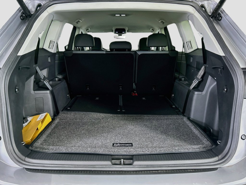 New 2027 Silver Volkswagen SE w/Technology image 26
