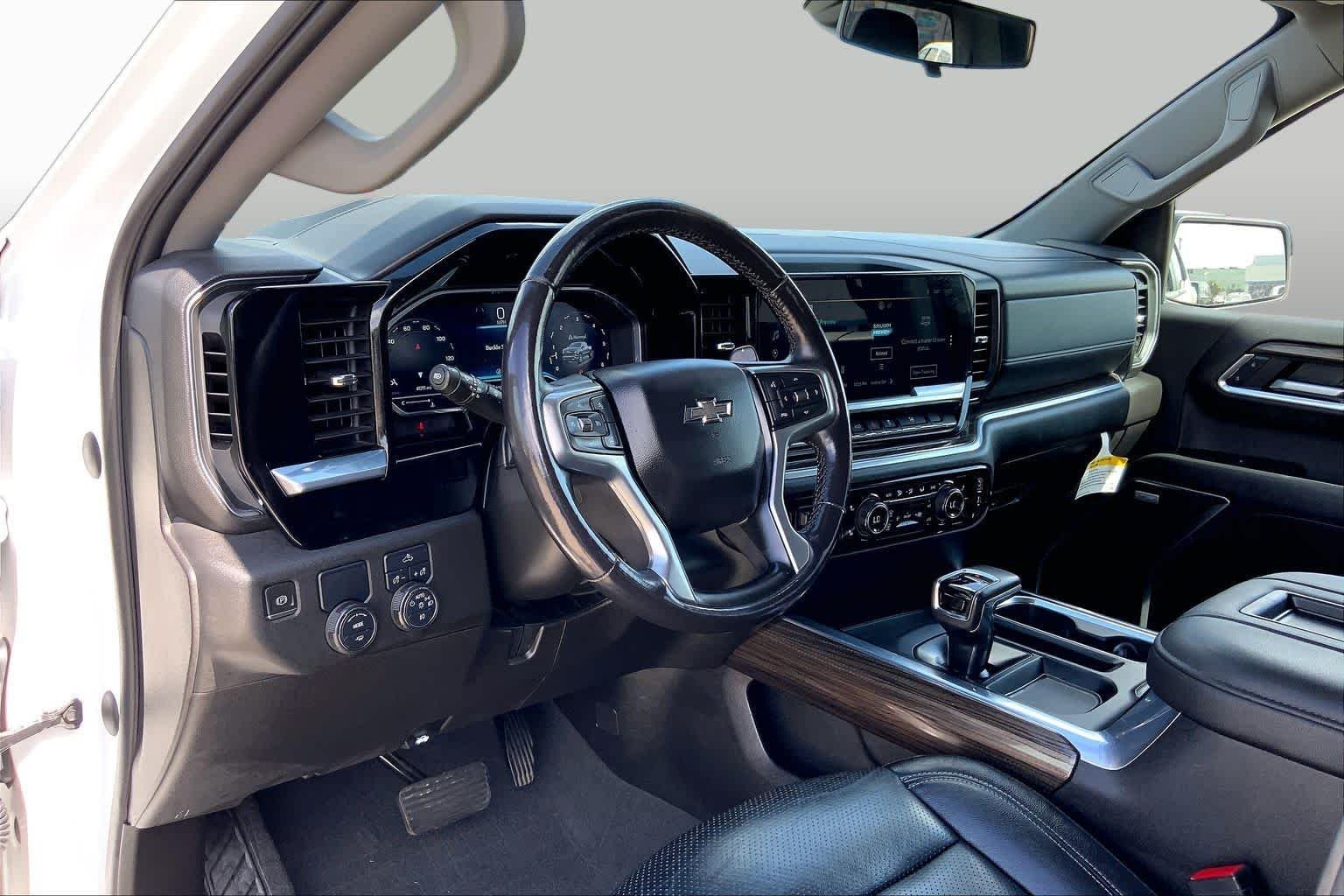 Used 2022 Summit White Chevrolet RST image 17