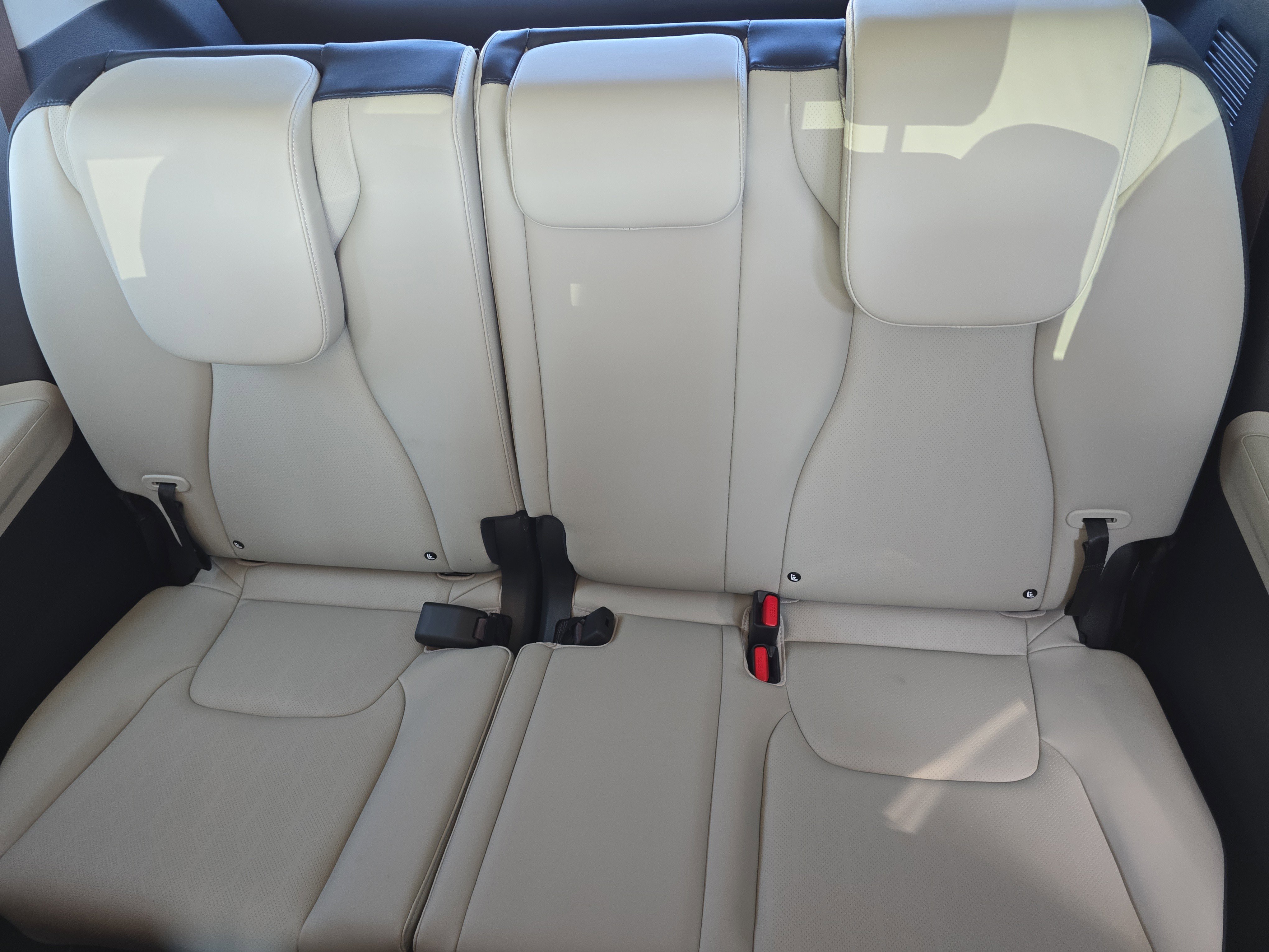New 2026 Ivory Silver Kia EX image 18