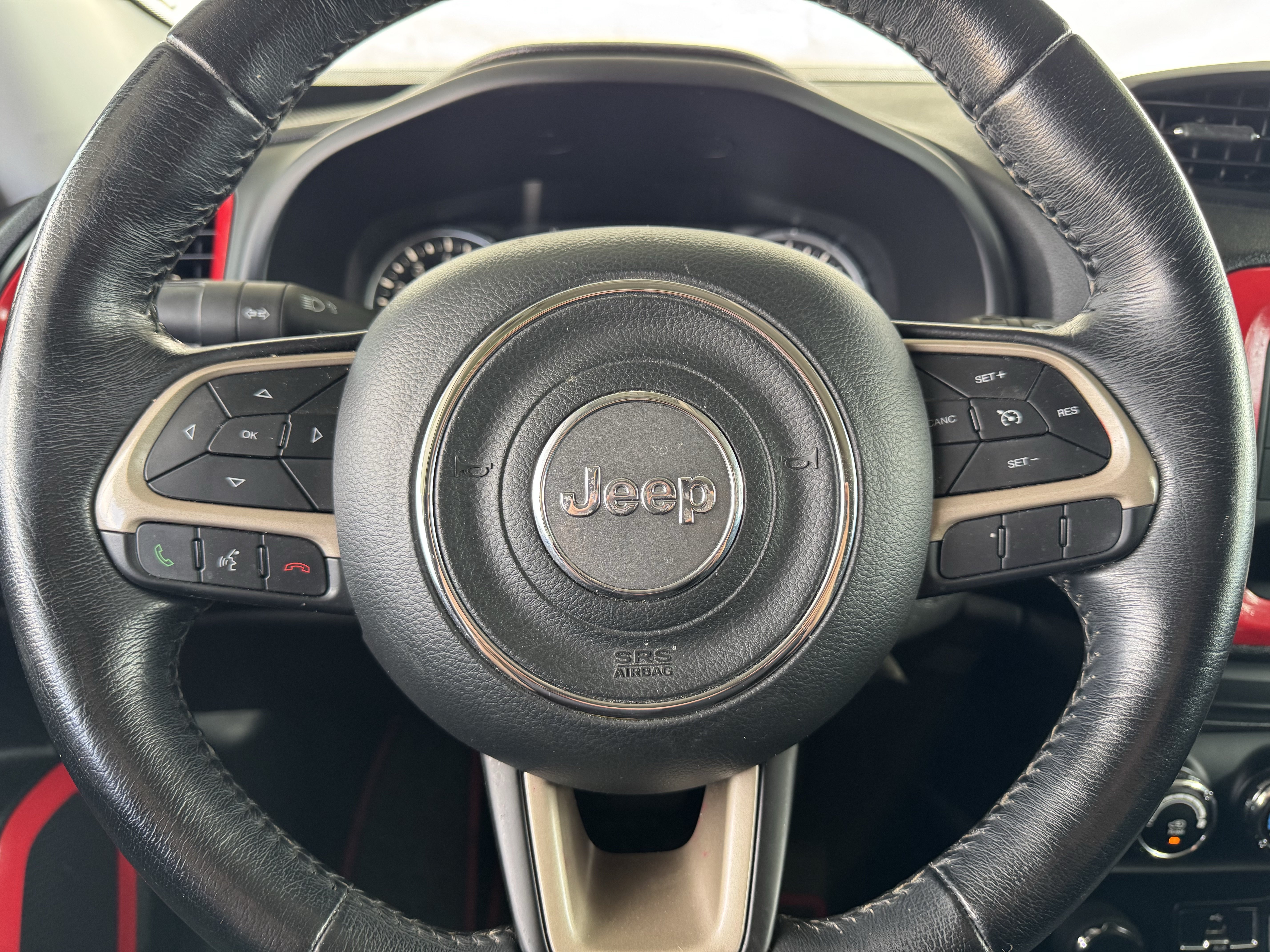 Used 2017 Gray Jeep Latitude 4x4 image 34