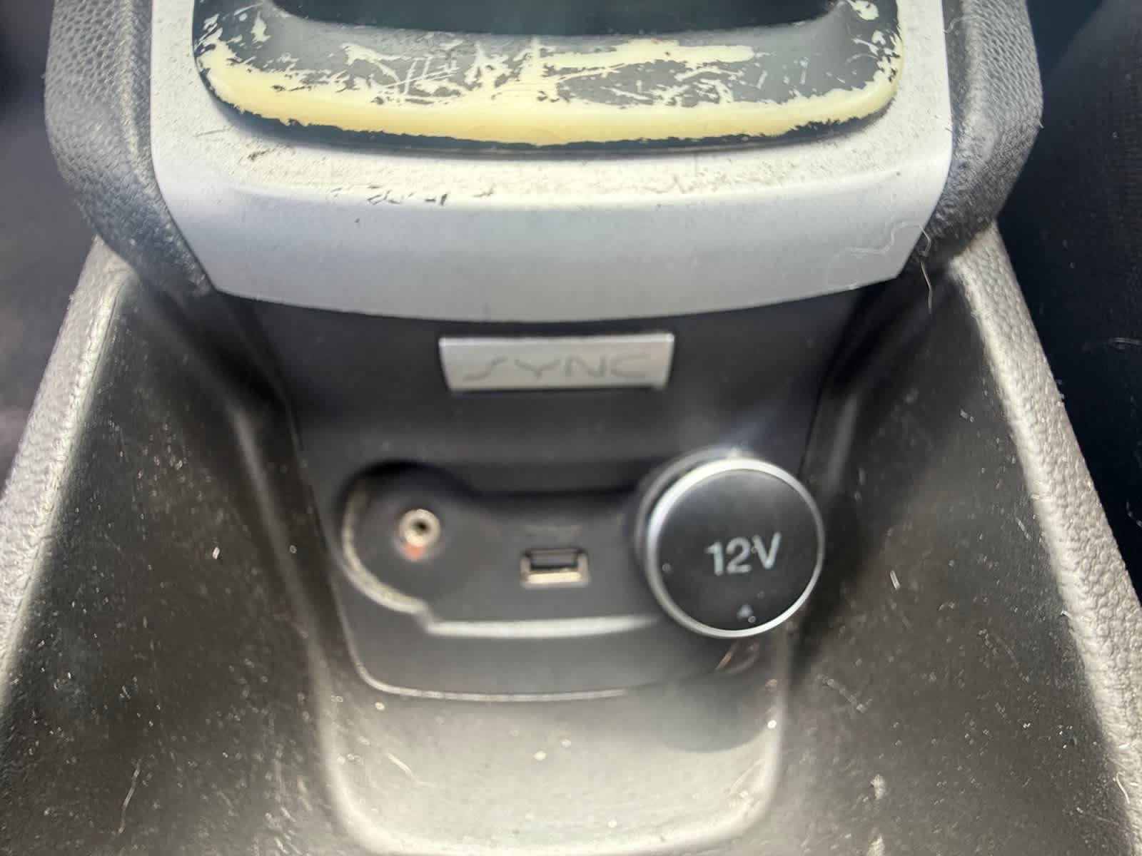 Used 2019 Magnetic Metallic Ford SE image 22