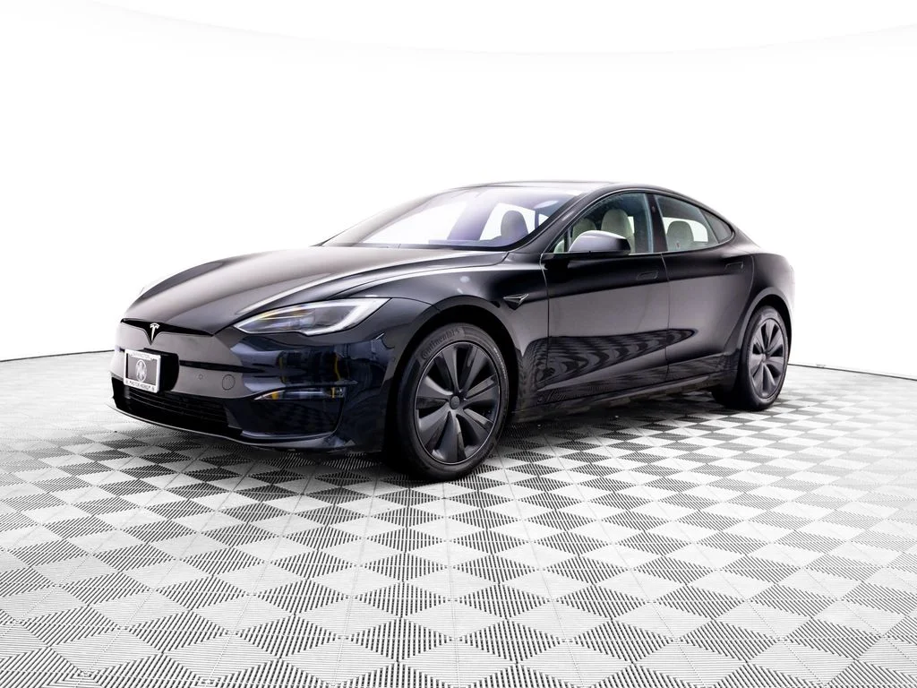 2023 Tesla Model S Standard Range's photo