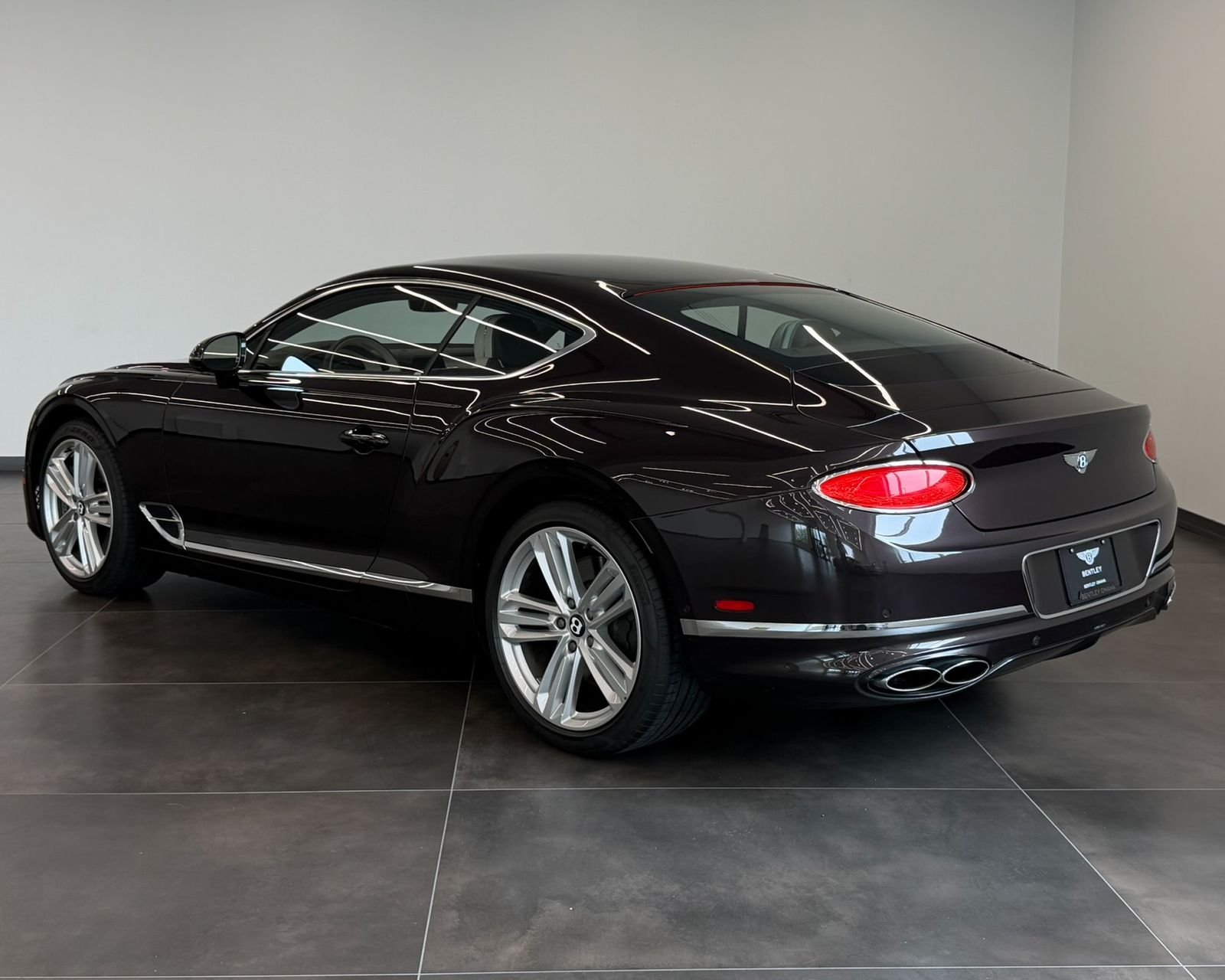 Used 2023 Brown Bentley V8 image 3