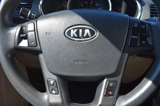 Used 2013 Red Kia LX image 19