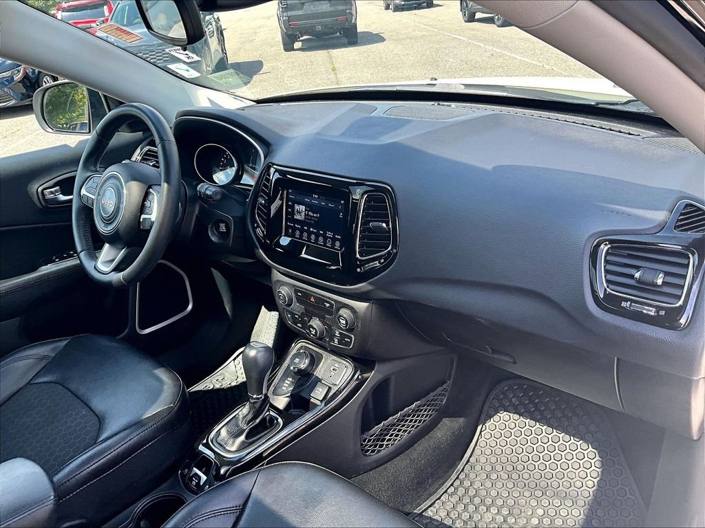 Used 2019 White Jeep Latitude image 14