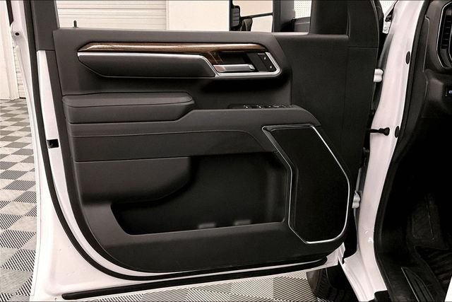 Used 2025 Summit White Chevrolet LT image 20