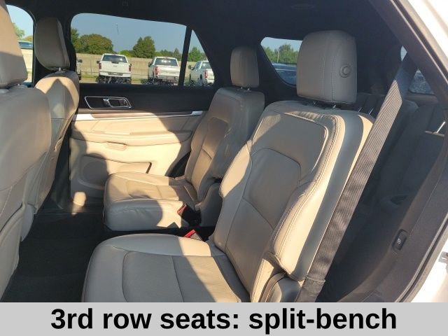 Used 2018 White Platinum Clearcoat Metallic Ford Limited image 16