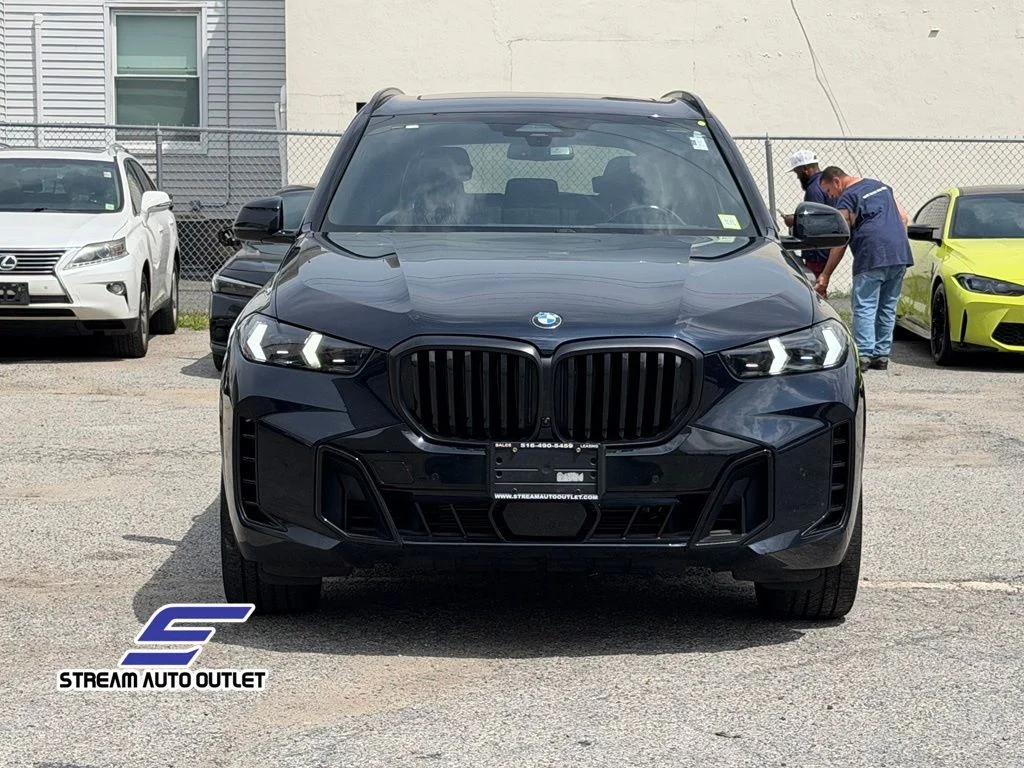 Used 2024 Black BMW xDrive40i image 2