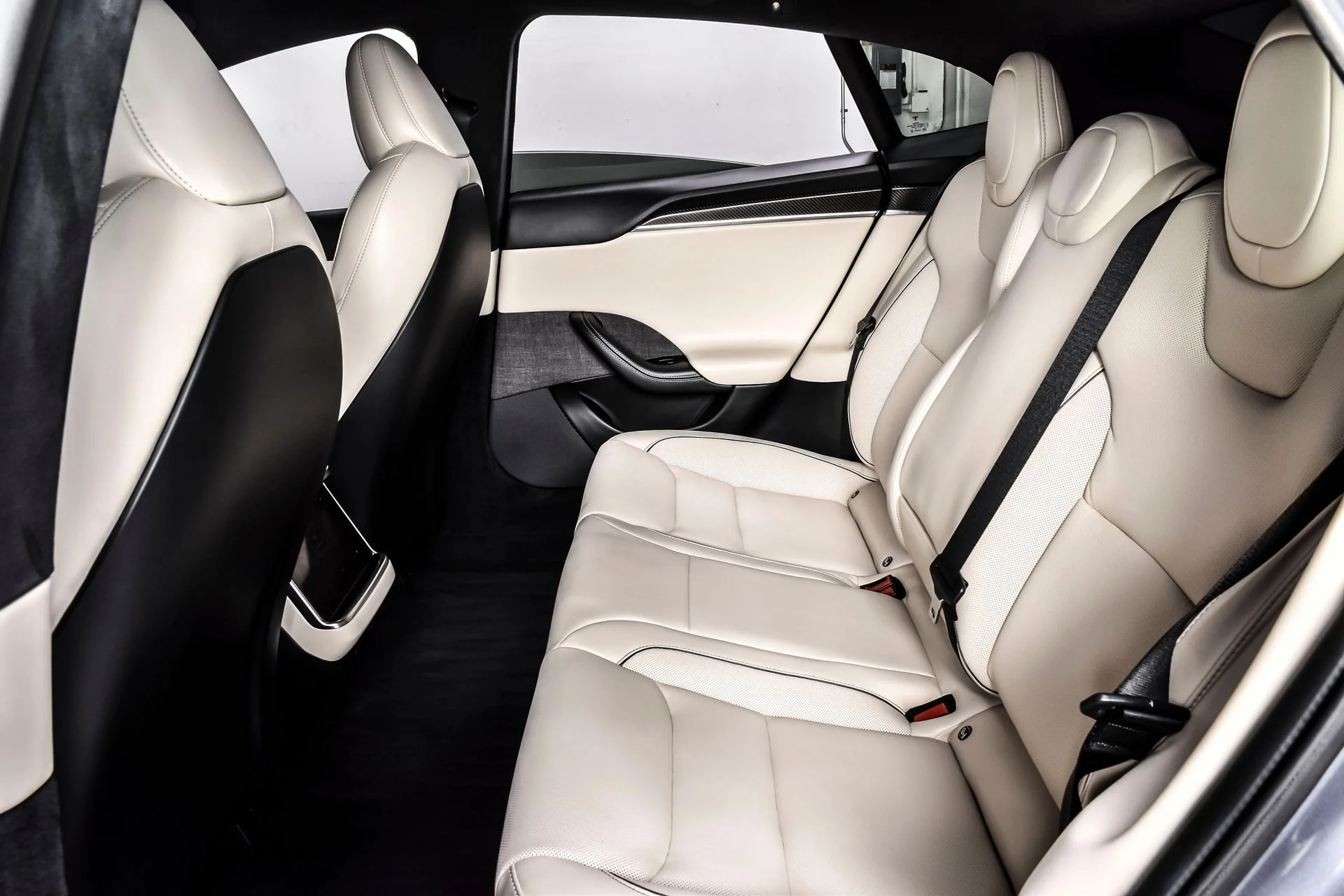 Used 2021 Midnight Silver Metallic Tesla Plaid image 19