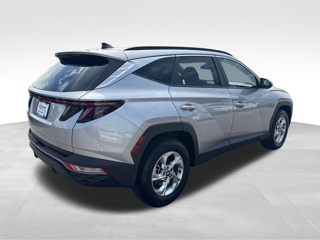 Used 2023 Silver Hyundai SEL image 5
