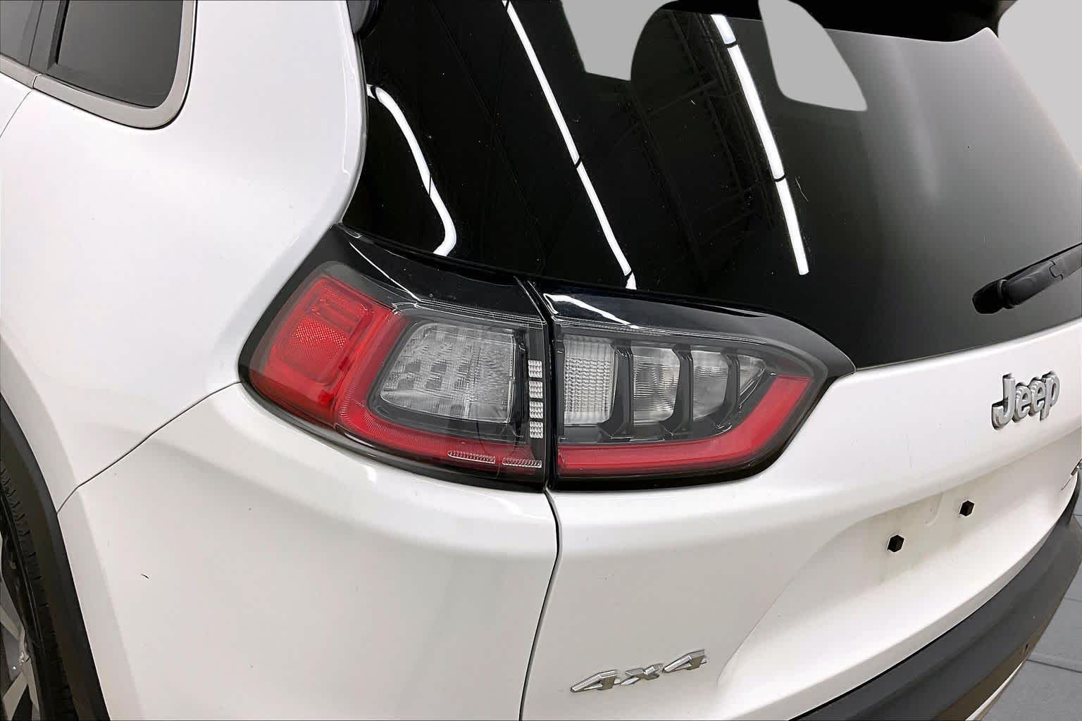 Used 2019 Bright White Clearcoat Jeep Limited image 29