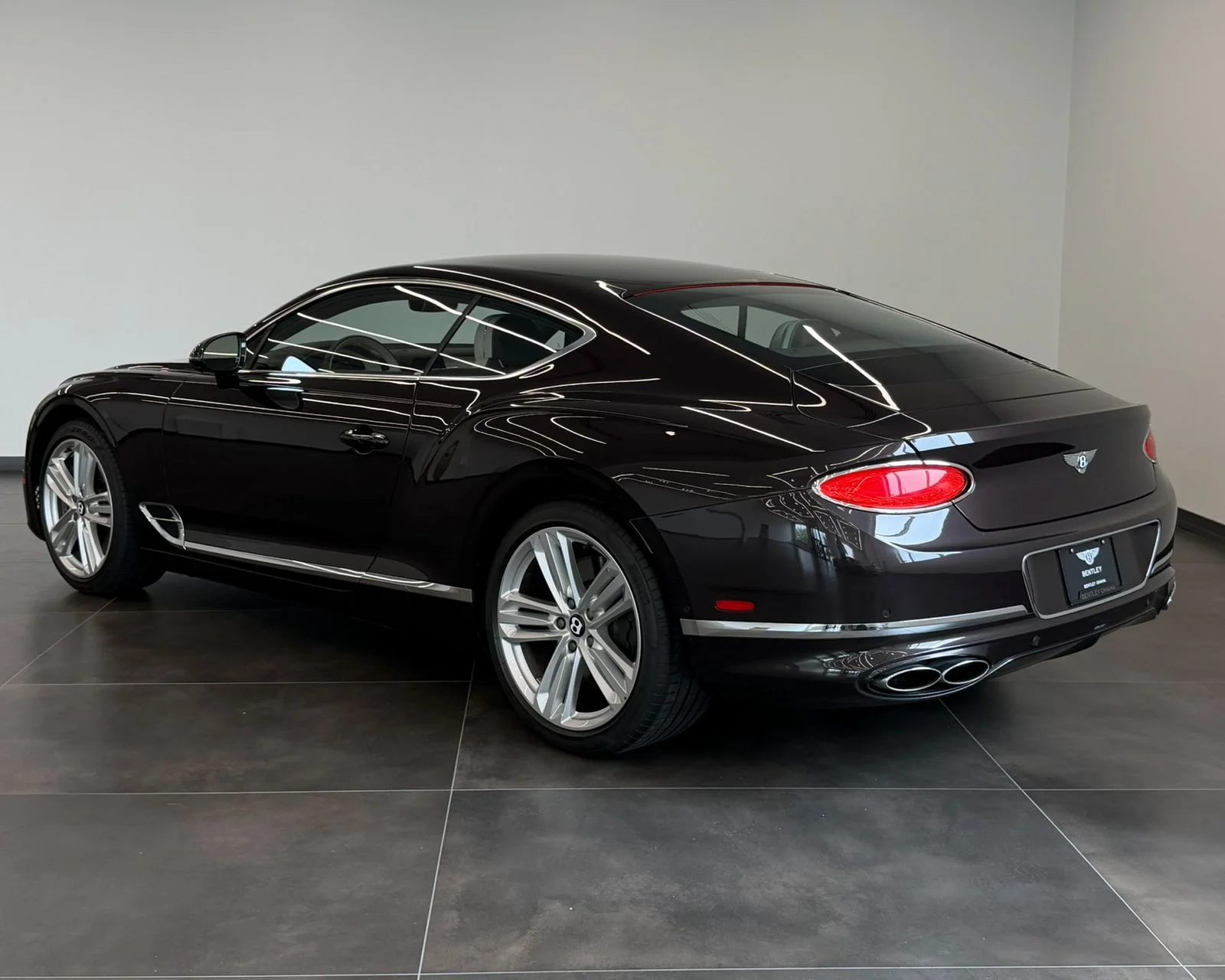 Used 2023 Brown Bentley V8 image 3