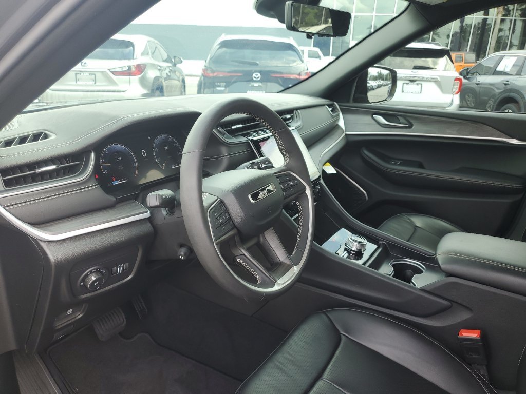 Used 2025 Gray Jeep Limited image 11