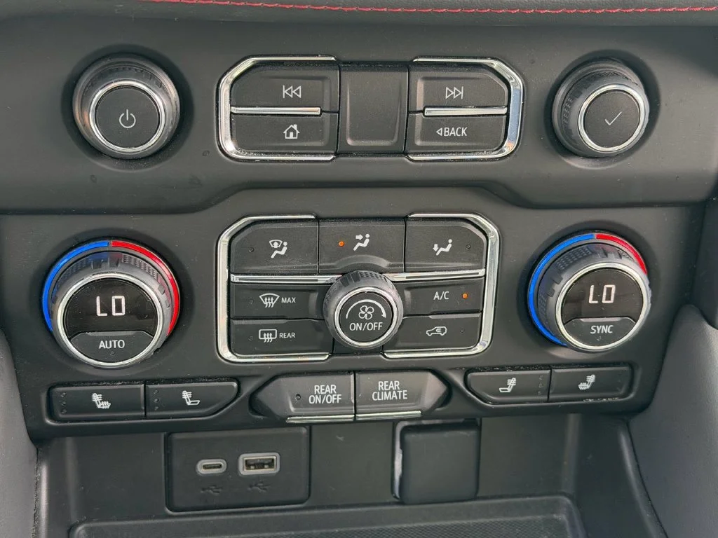 Used 2023 BLACK Chevrolet RST image 28